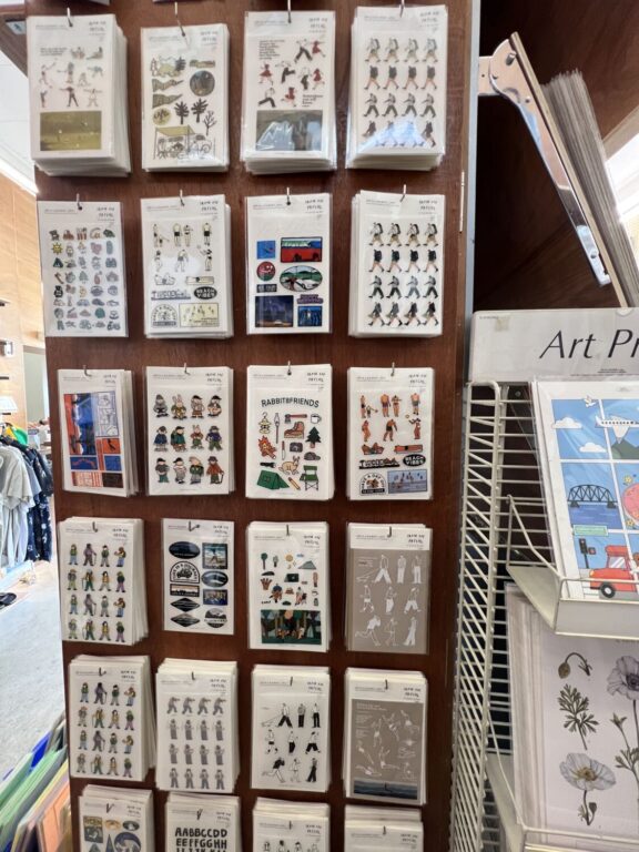 Play works - Shop & Cafe Art